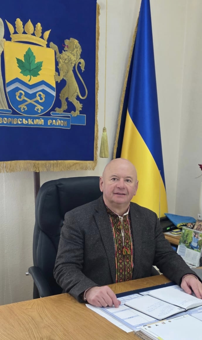 Голова Яворівської районної ради<br />
Романюк Микола Степанович